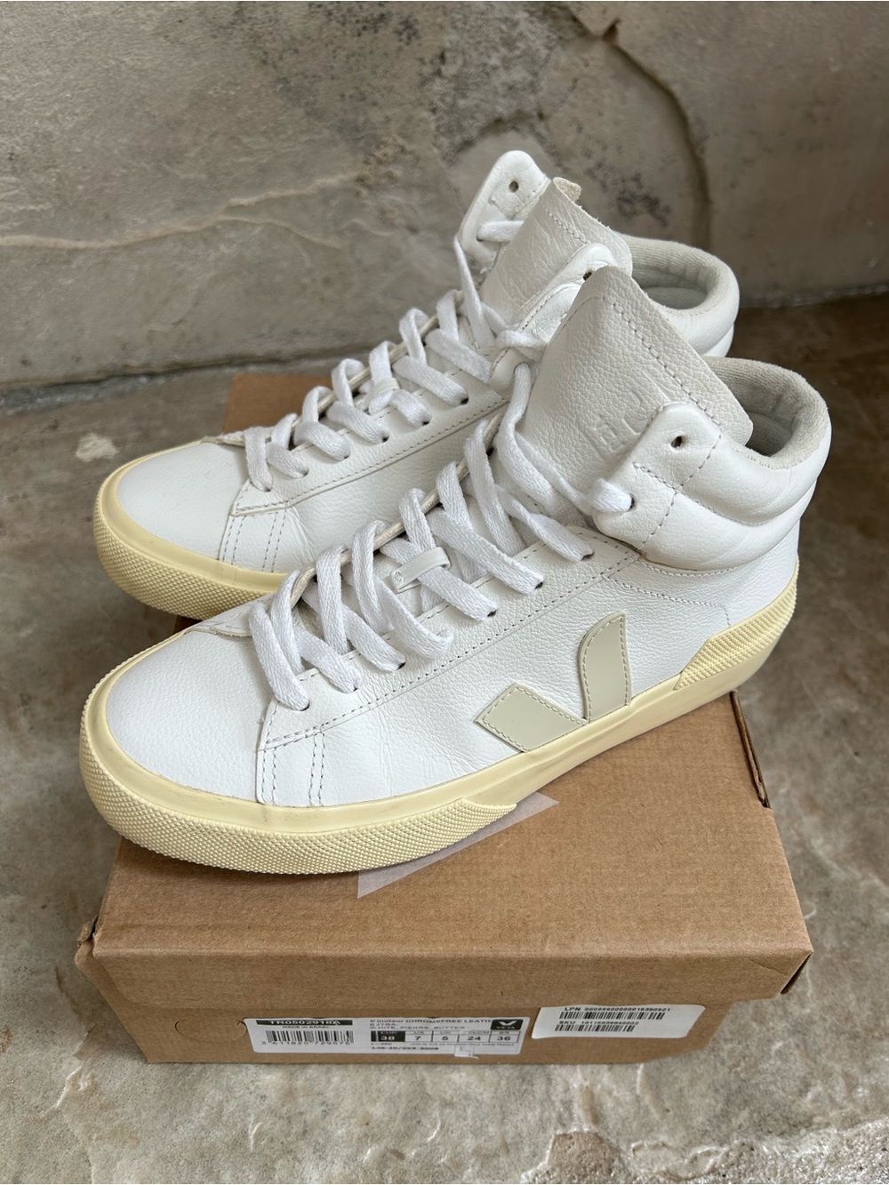 Veja Minotaur Chromefree Leather White Pierre Butter EU 38 US 7/7.5 - Picture 6 of 8